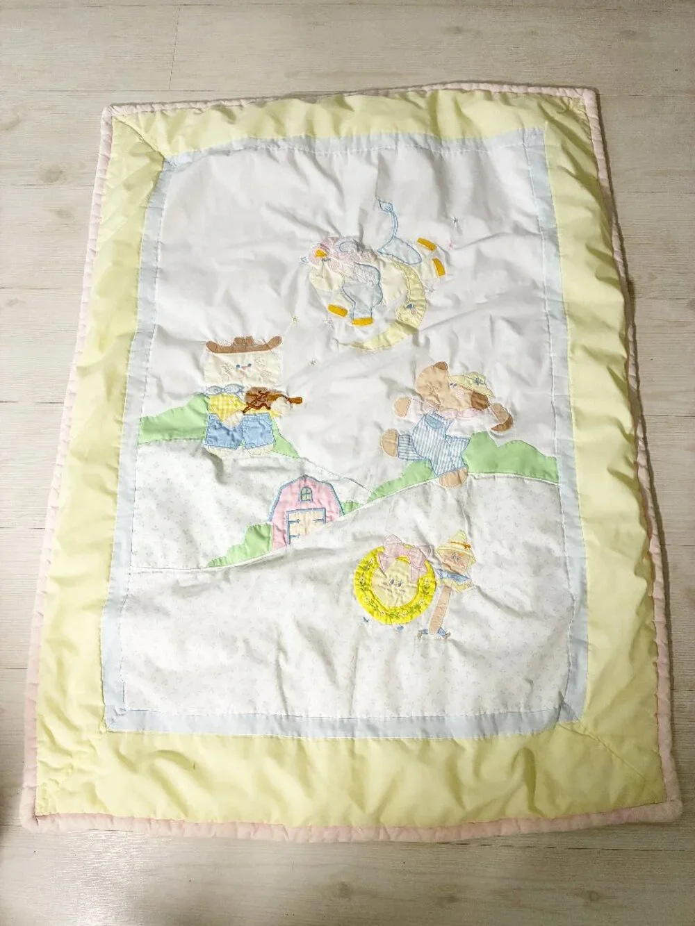 Vintage House of Hatten Hey Diddle Diddle Baby Embroidered Crib Comforter